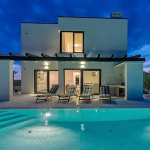 https://villa-osmium-galizana.in-istria.net